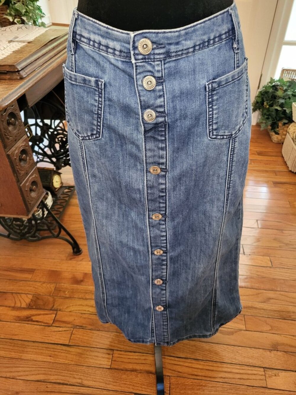 Christopher & Banks Medium Wash Denim Midi Skirt Button Front 10 90s Modest